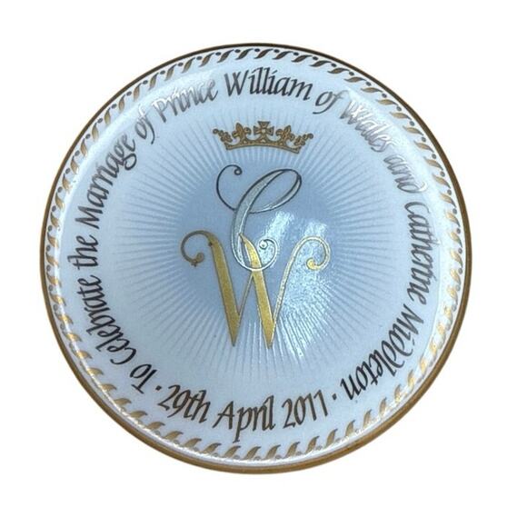William & Catherine 2011 Marriage Round Trinket Box Royal Collection Bone China - Picture 3 of 7